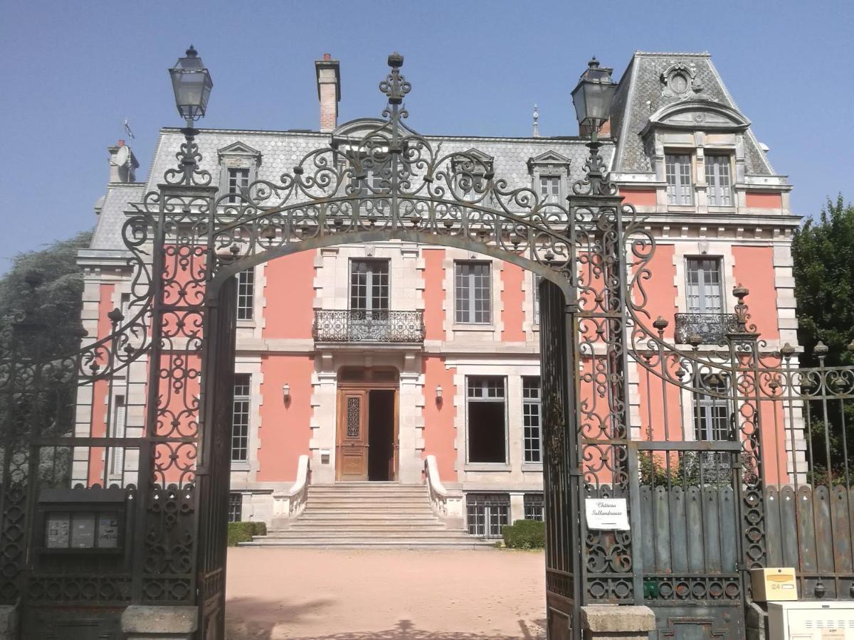 オービュッソン Chateau Sallandrouze Bed & Breakfast エクステリア 写真